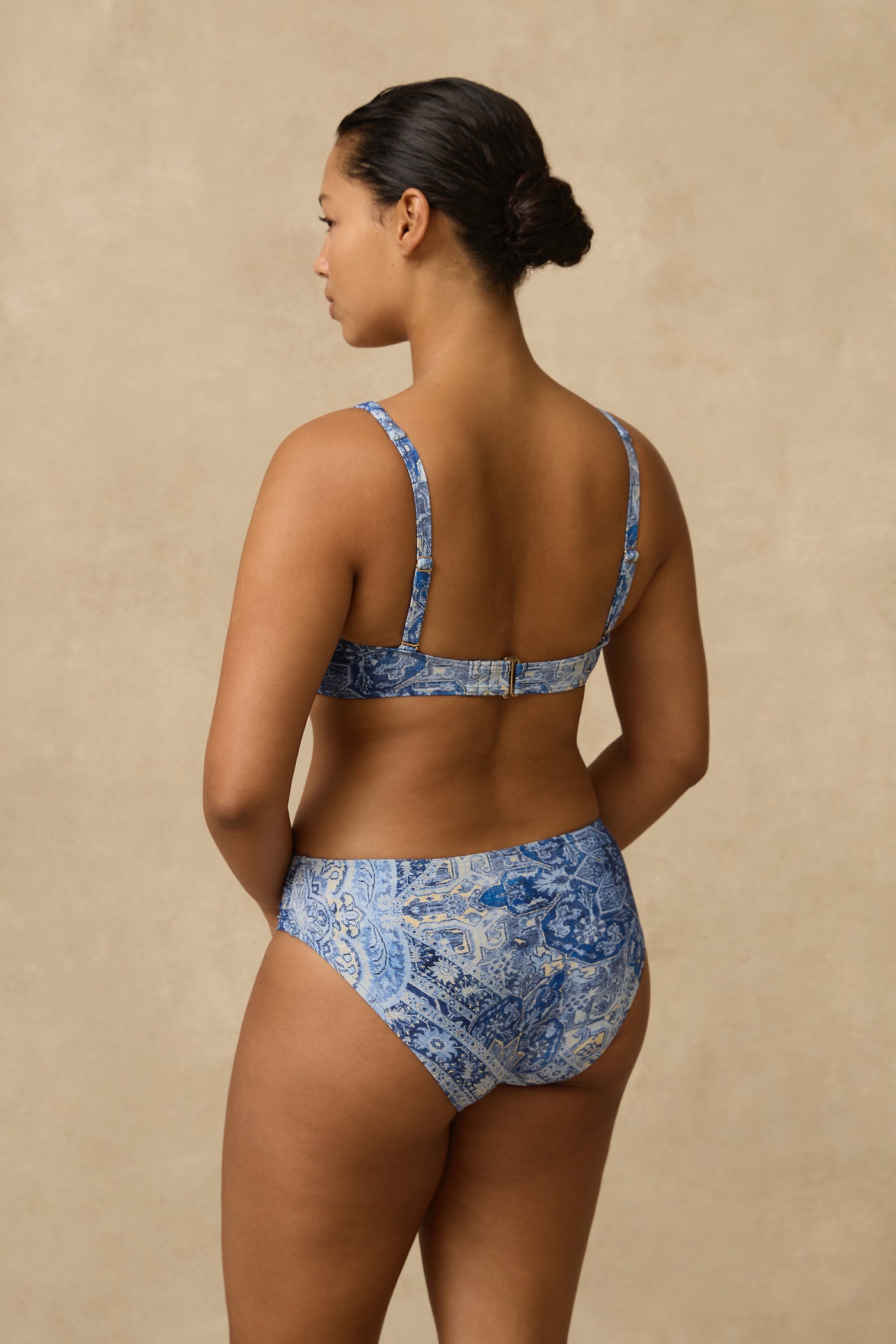 Lauren Mid Rise Ruched Pant