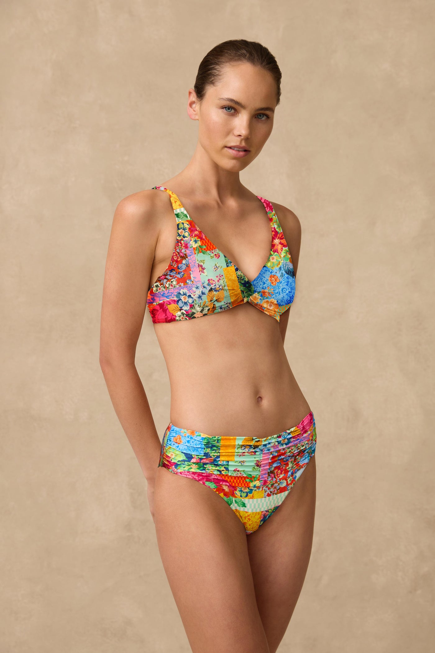 Stevie Multi Fit Twist Crop